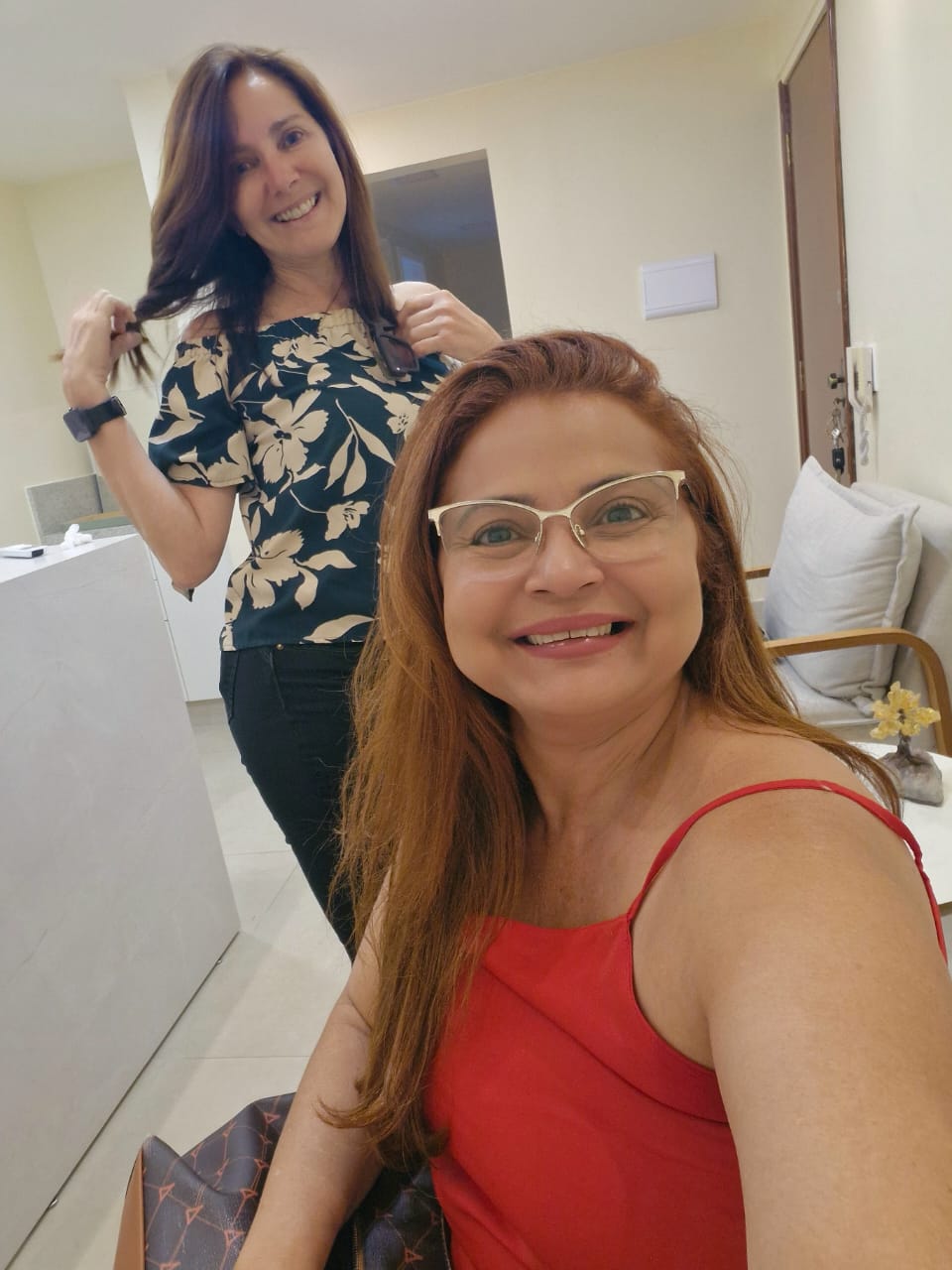Paciente e Dra. Eliana na recepção